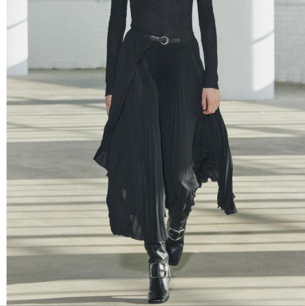 Zara Black A-Line Pleated Skirt